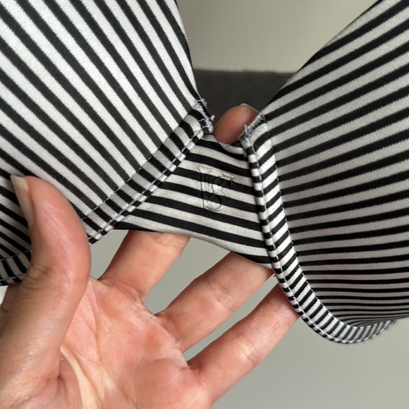 Victoria’s Secret Uplift Semi Demi Convertible Strap Triple D Bra - Picture 2 of 7